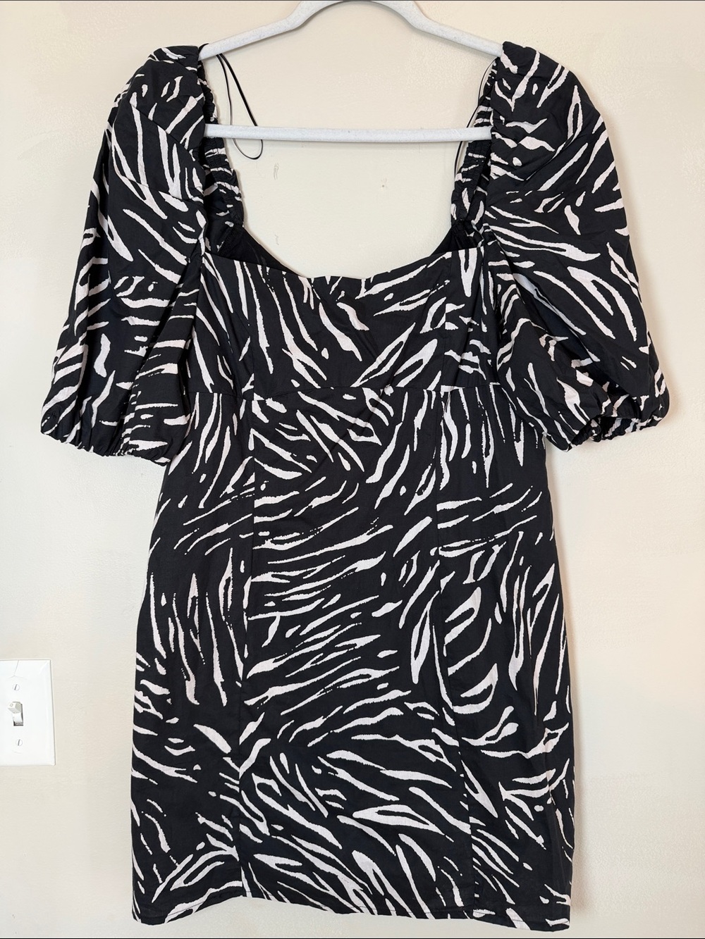 Blue Rain Black & White Zebra-Print Puff Sleeve Mini Dress. Size Large.